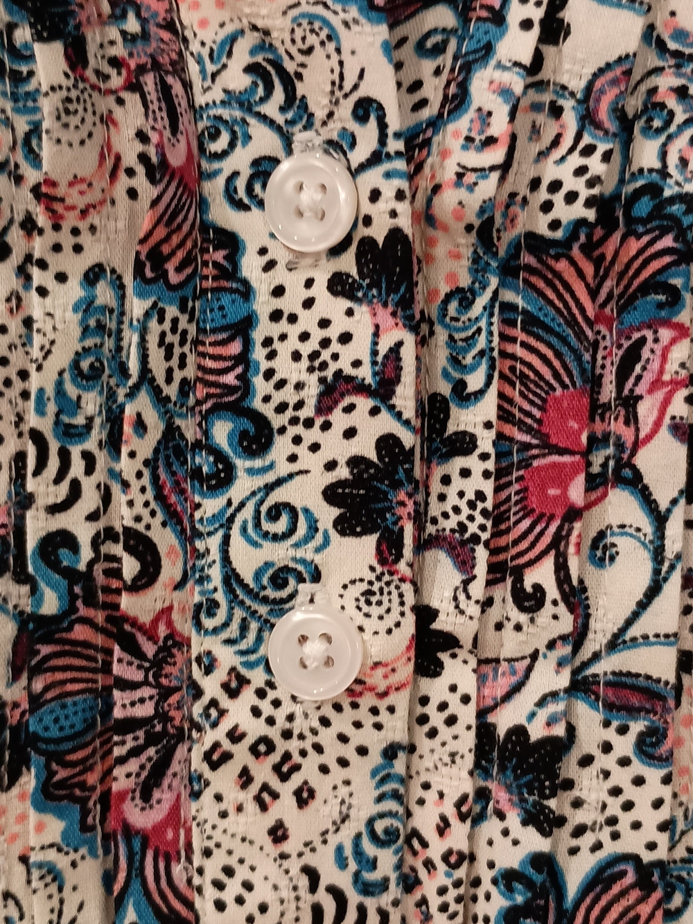Evereve Floral Pleated Short-Sleeve Blouse in Cream with Red & Blue - Picture 6 of 16